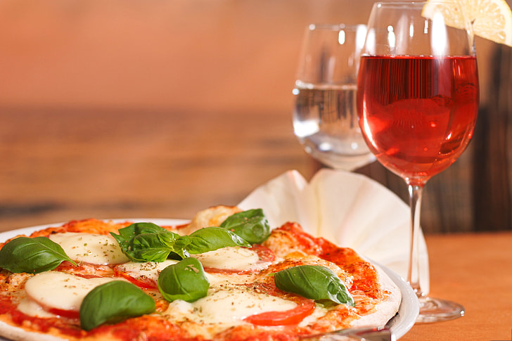 Harmonização de vinhos e cervejas com pizza